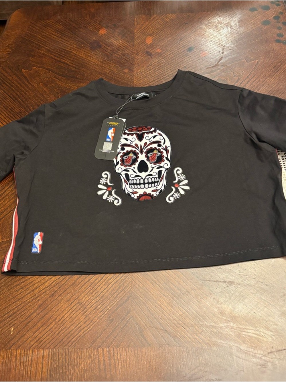NWT NBA Miami Heat Short Sleeve Crop Tee with Sugar Skull Graphic- Medium